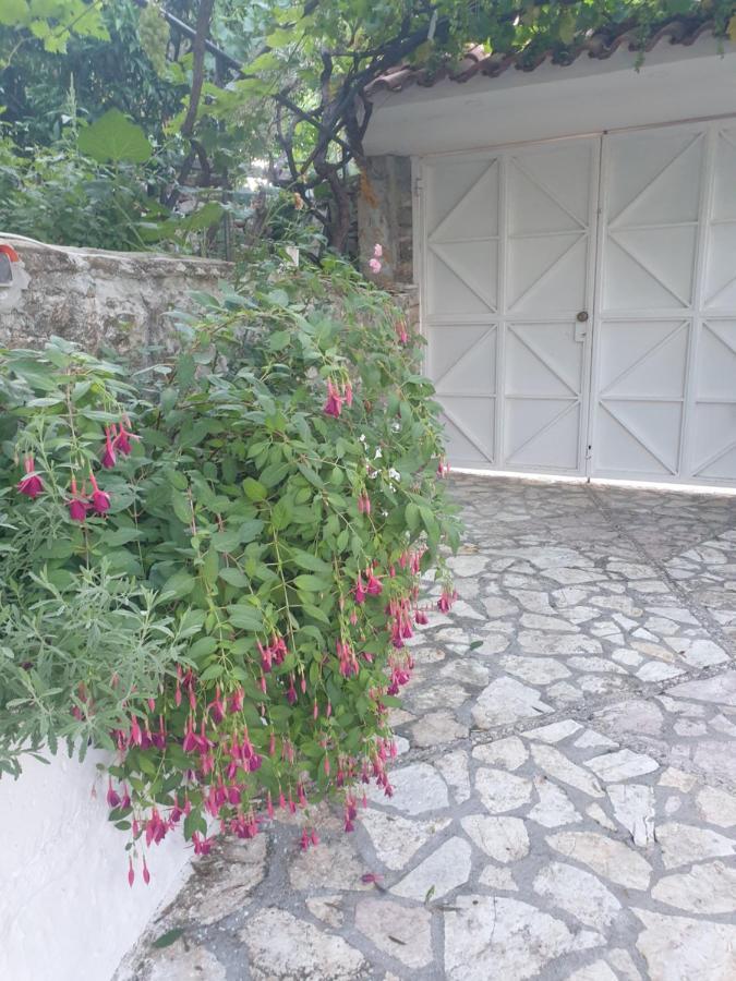 Hostal Rosemary House Sarandë Exterior foto